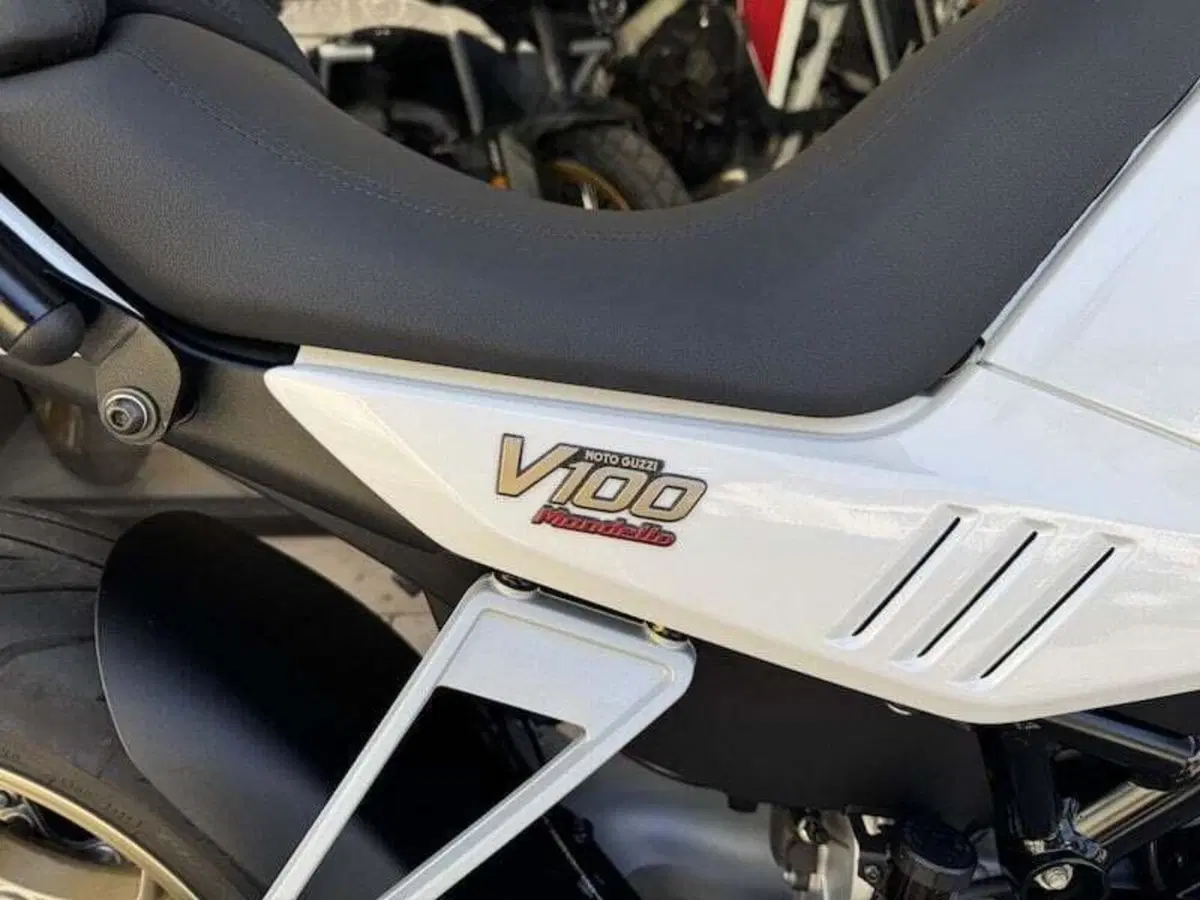Moto Guzzi V100 Mandello (2022 - 24) (5)