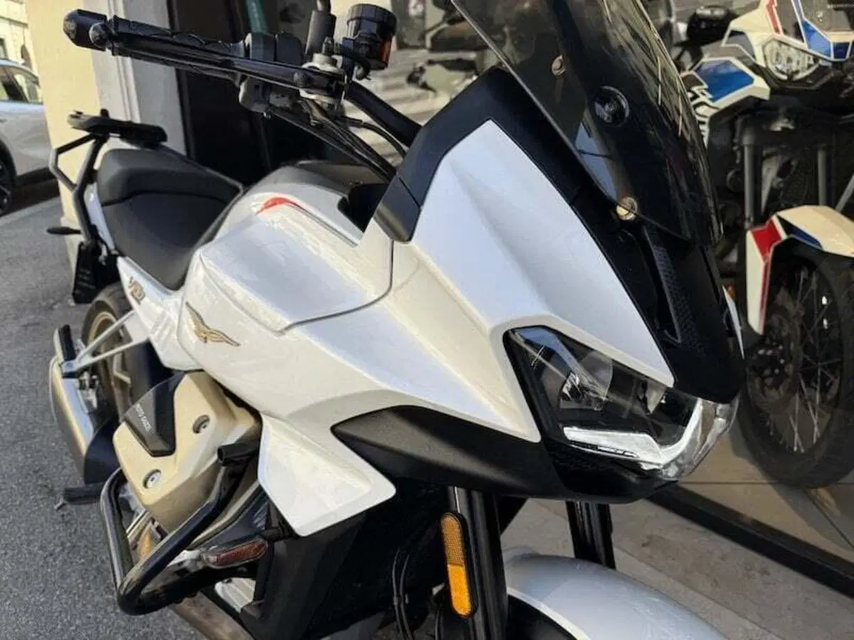 Moto Guzzi V100 Mandello (2022 - 24) (10)