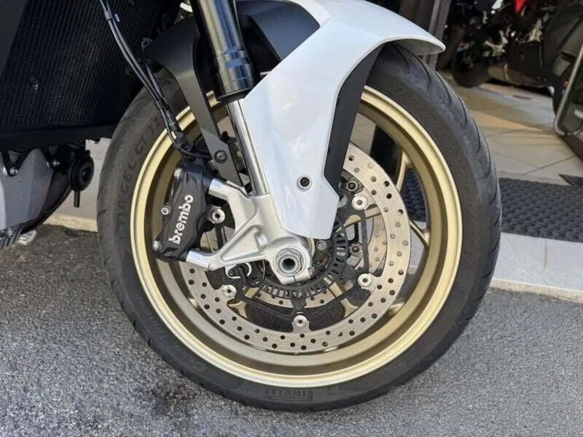 Moto Guzzi V100 Mandello (2022 - 24) (11)