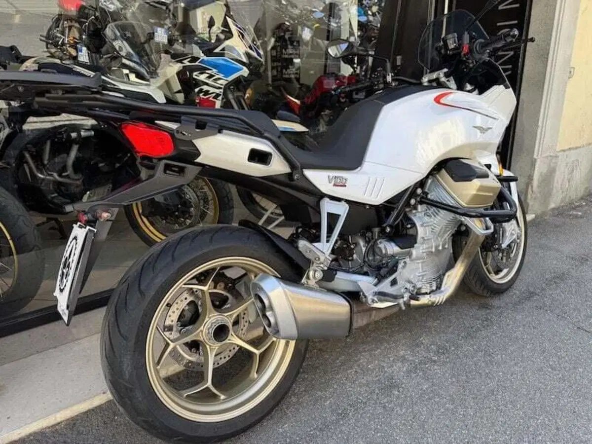 Moto Guzzi V100 Mandello (2022 - 24) (14)