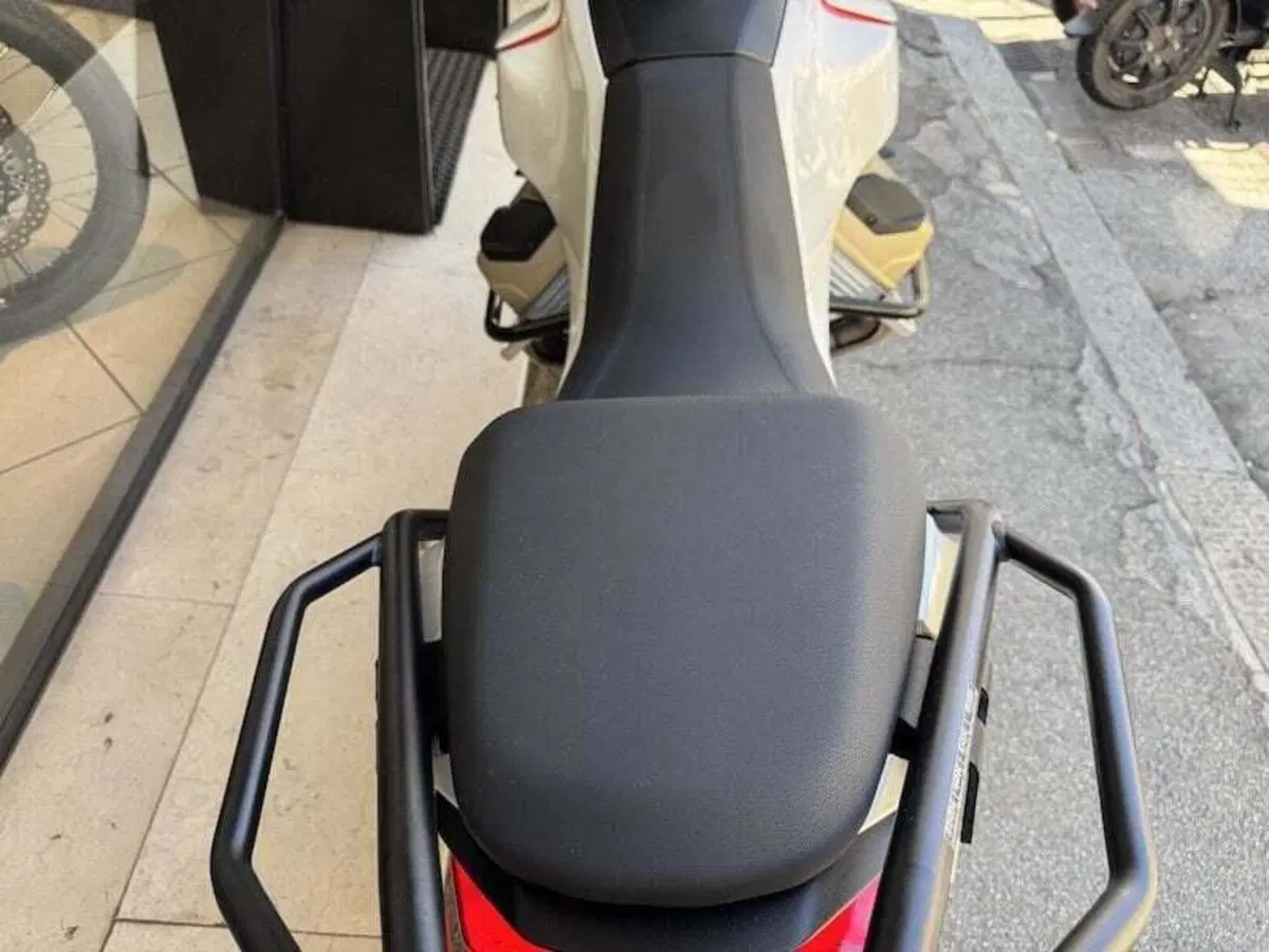 Moto Guzzi V100 Mandello (2022 - 24) (17)