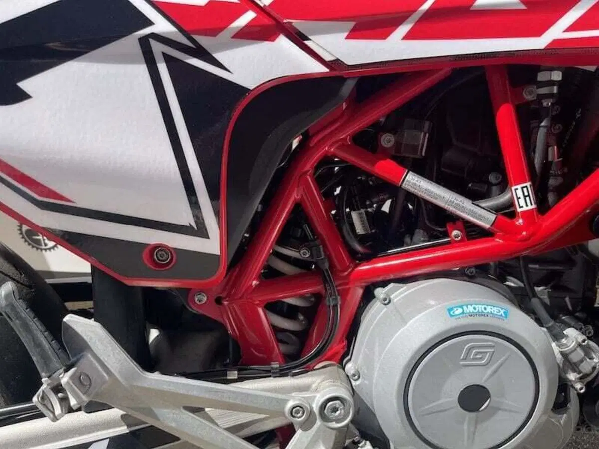 GASGAS SM 700 (2022 - 26) (8)