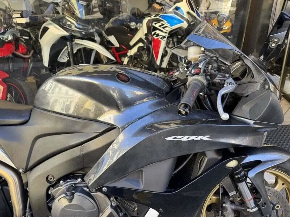 Honda CBR 600 RR (2007 - 08) (9)