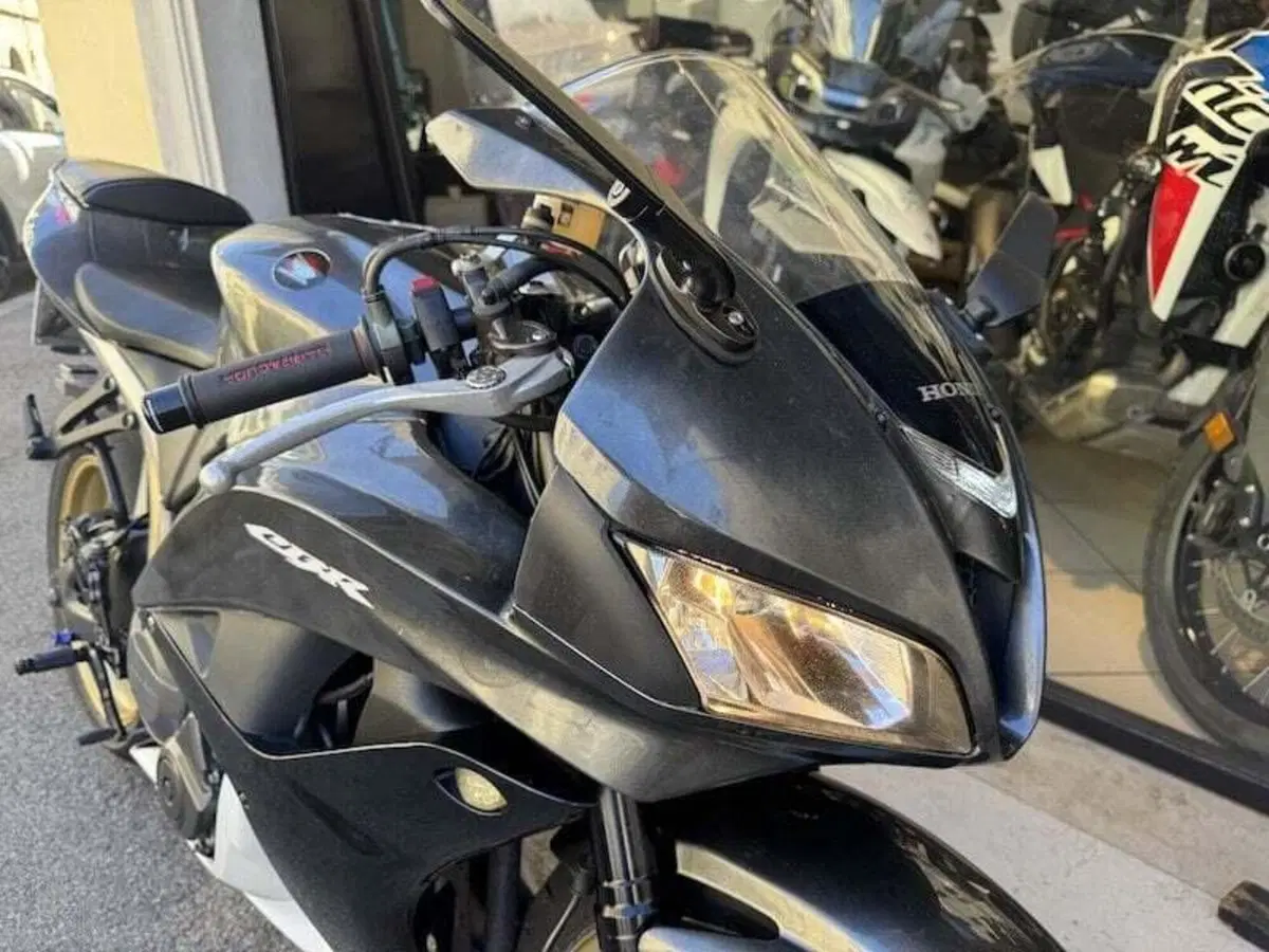 Honda CBR 600 RR (2007 - 08) (10)