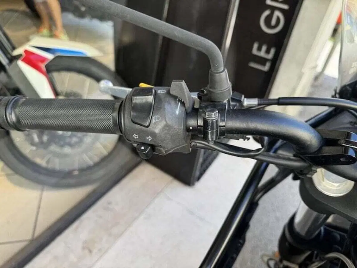 Royal Enfield Himalayan 411 (2017 - 20) (17)