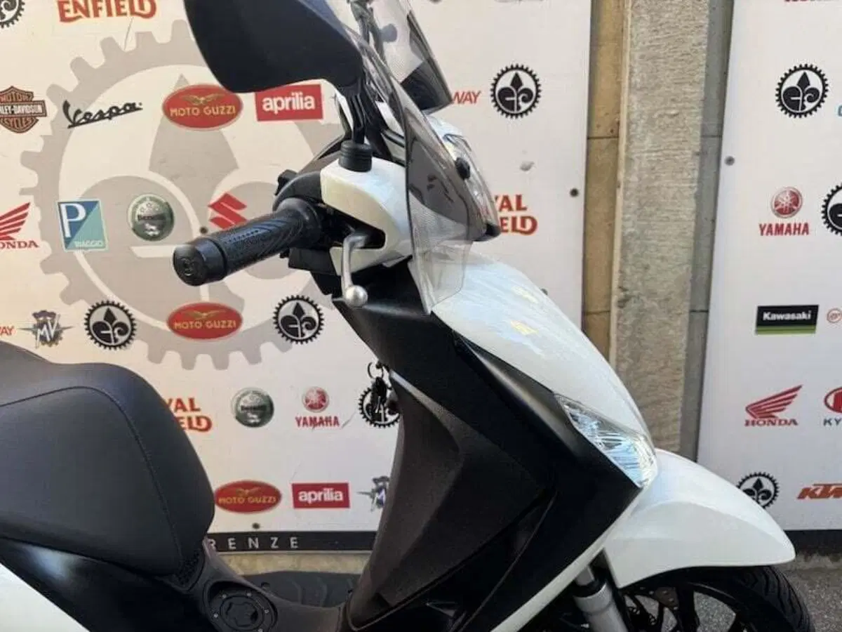 Piaggio Medley 150 S ABS (2021 - 25) (8)