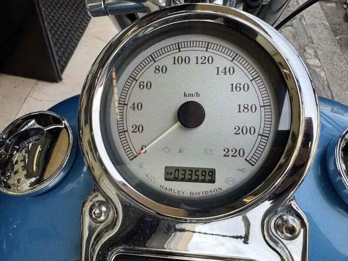 Harley-Davidson 1584 Super Glide Custom (2008 - 13) - FXDC (20)