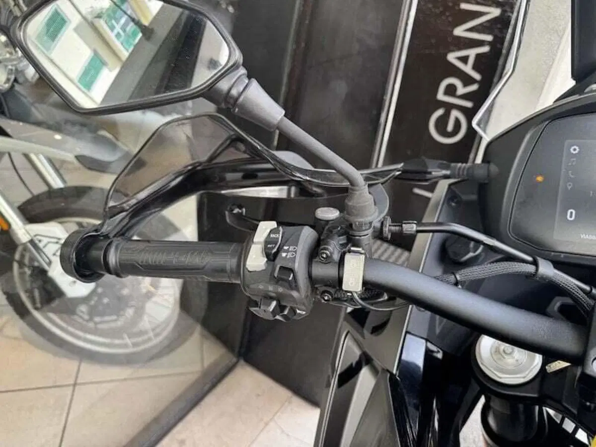 Moto Morini X-Cape 650 (2021 - 26) (18)