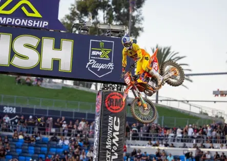 DopoGP MX: Farres e Triumph Campioni del Mondo. Prado punta al colpaccio? EICMA Riding X Fest - DIRETTA ORE 20:30