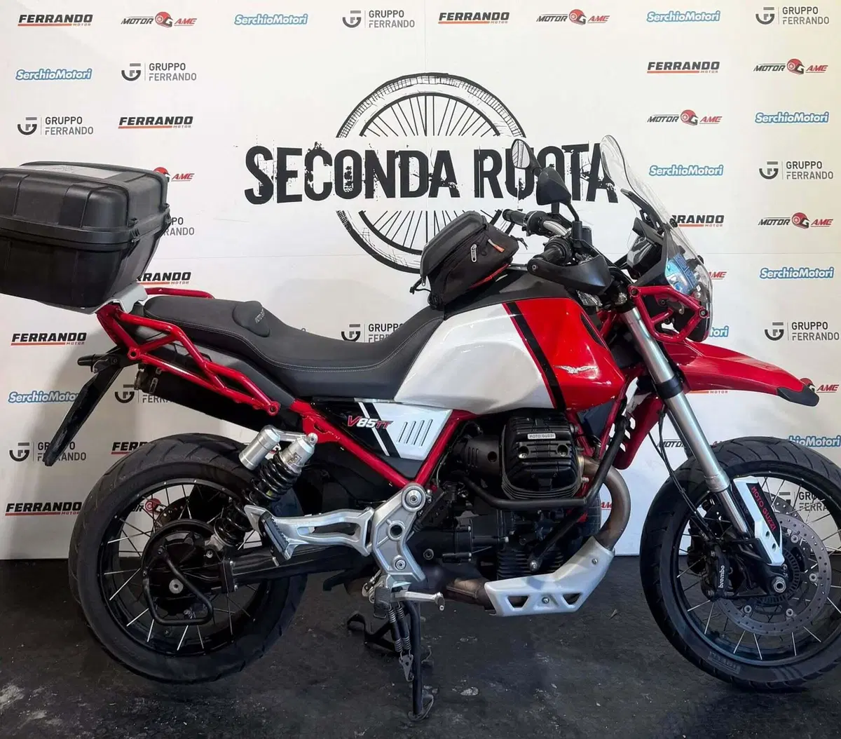 Moto Guzzi V85 TT Evocative Graphics (2021 - 23)
