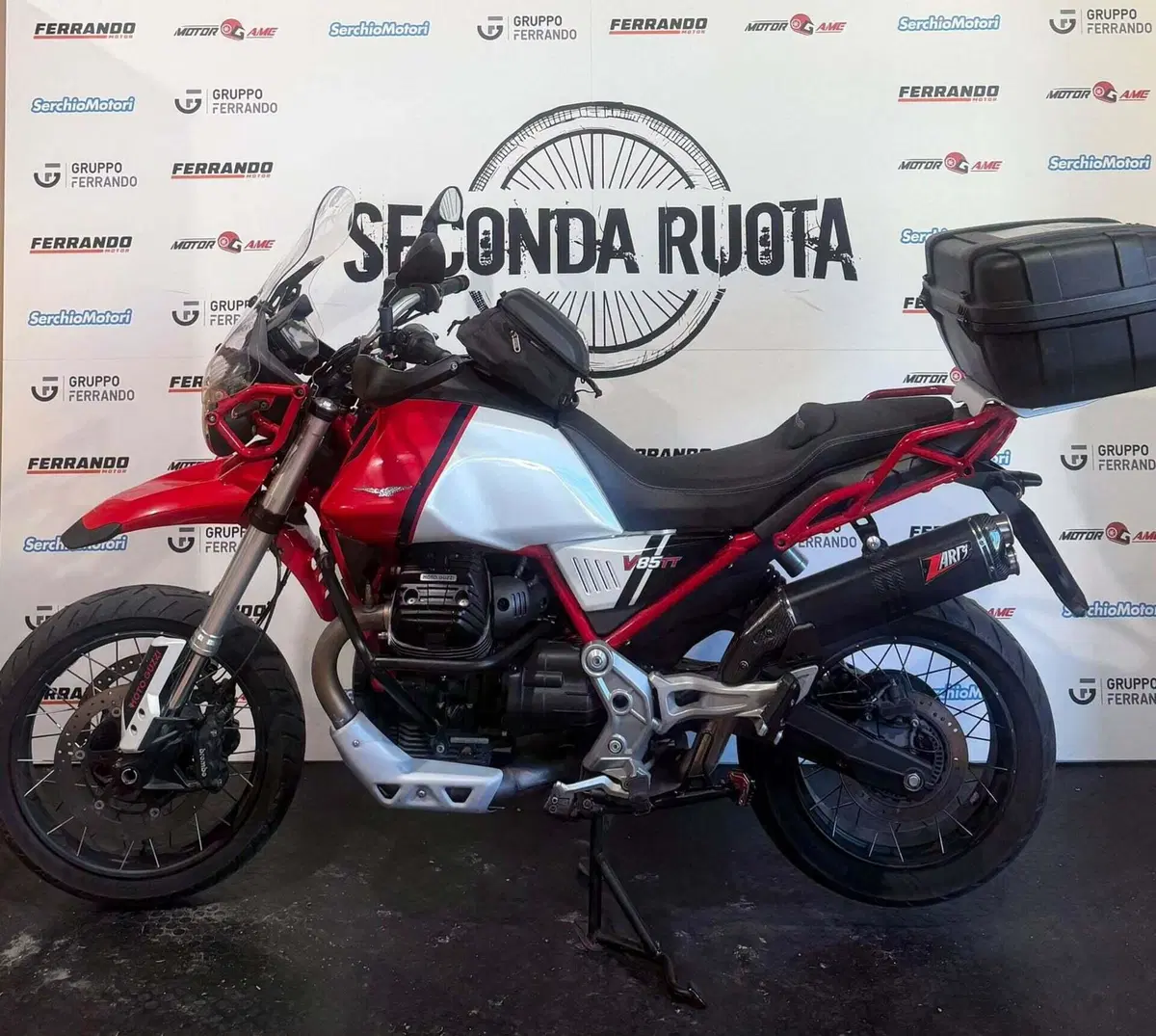 Moto Guzzi V85 TT Evocative Graphics (2021 - 23) (2)
