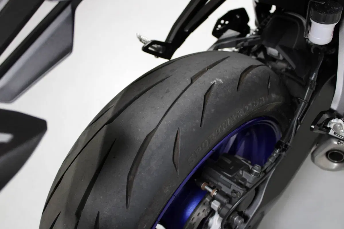 Yamaha MT-07 Y-AMT (2025 - 26) (7)