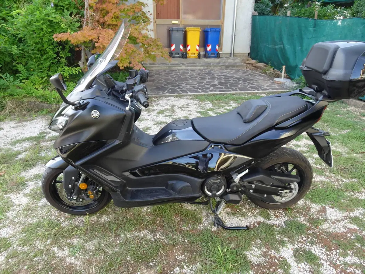 Yamaha T-Max 560 Tech Max (2022 - 24) (2)