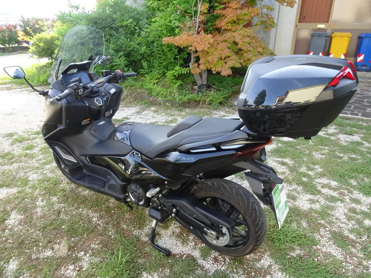Yamaha T-Max 560 Tech Max (2022 - 24) (3)