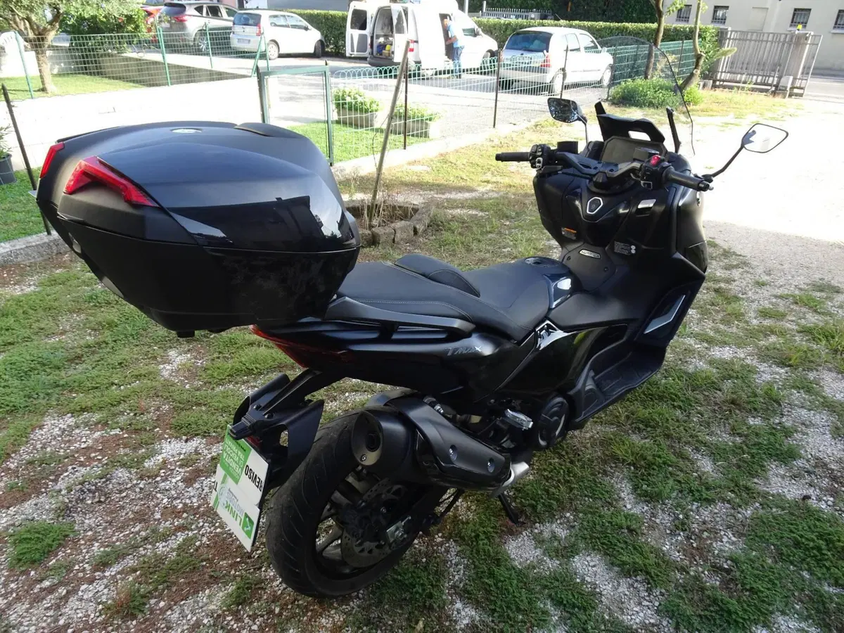 Yamaha T-Max 560 Tech Max (2022 - 24) (4)
