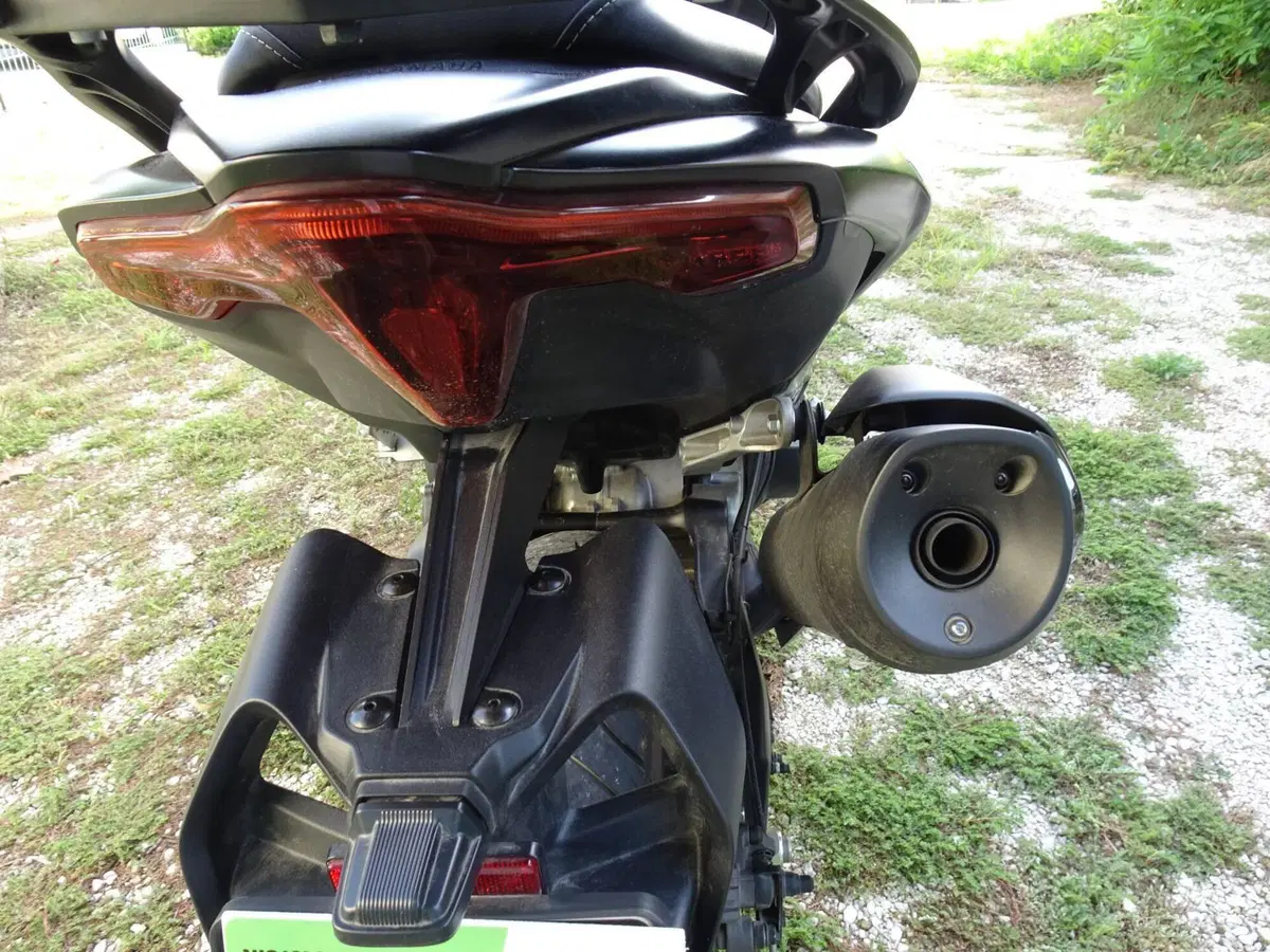 Yamaha T-Max 560 Tech Max (2022 - 24) (11)