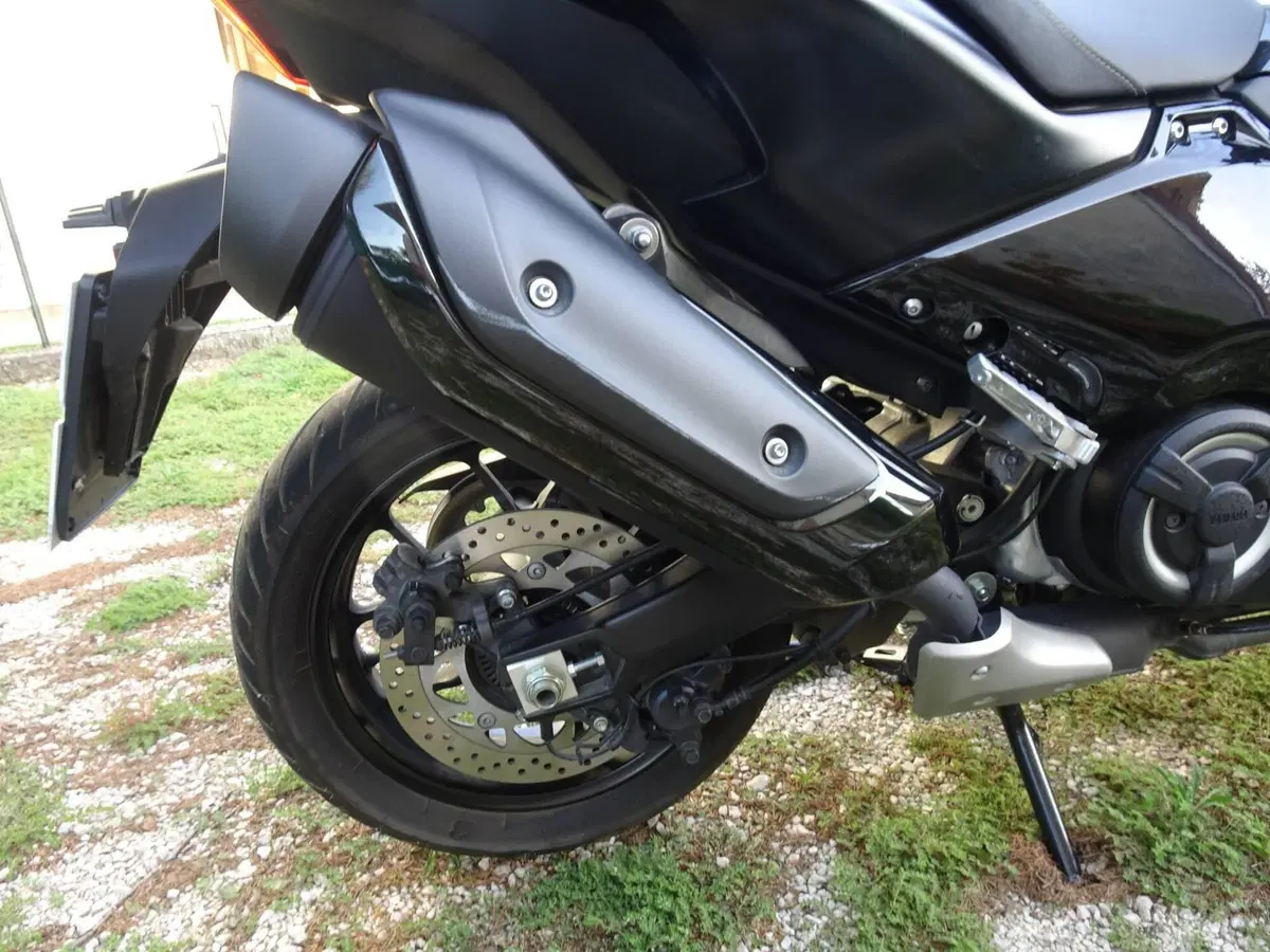 Yamaha T-Max 560 Tech Max (2022 - 24) (12)