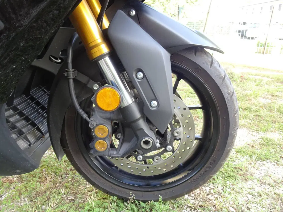 Yamaha T-Max 560 Tech Max (2022 - 24) (13)