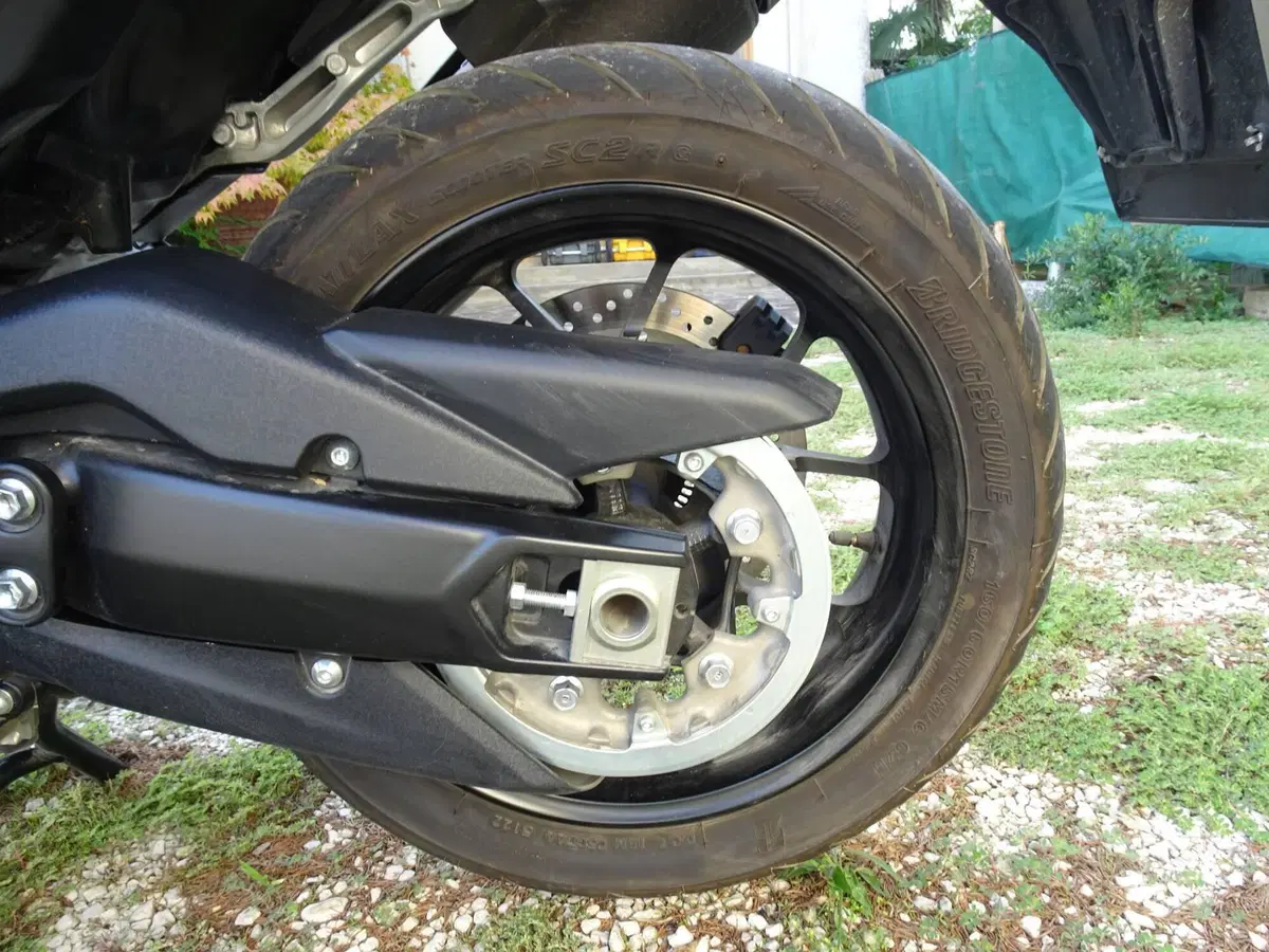 Yamaha T-Max 560 Tech Max (2022 - 24) (14)