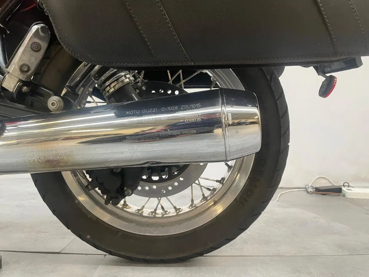 Moto Guzzi V7 Classic (2008 - 12) (3)