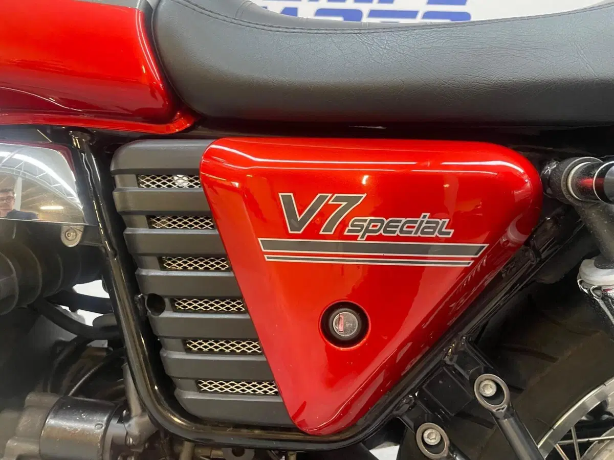 Moto Guzzi V7 Classic (2008 - 12) (5)