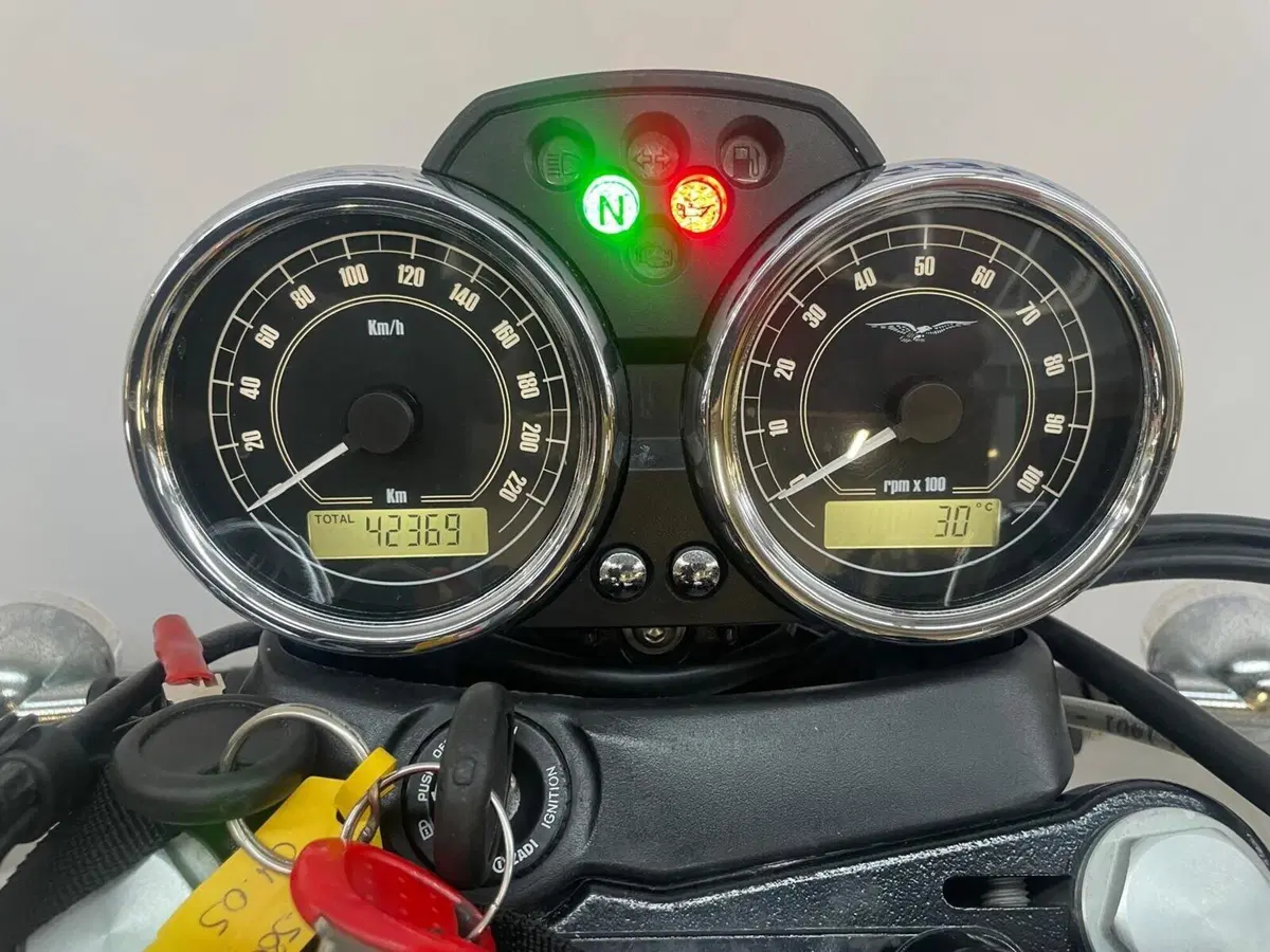 Moto Guzzi V7 Classic (2008 - 12) (9)