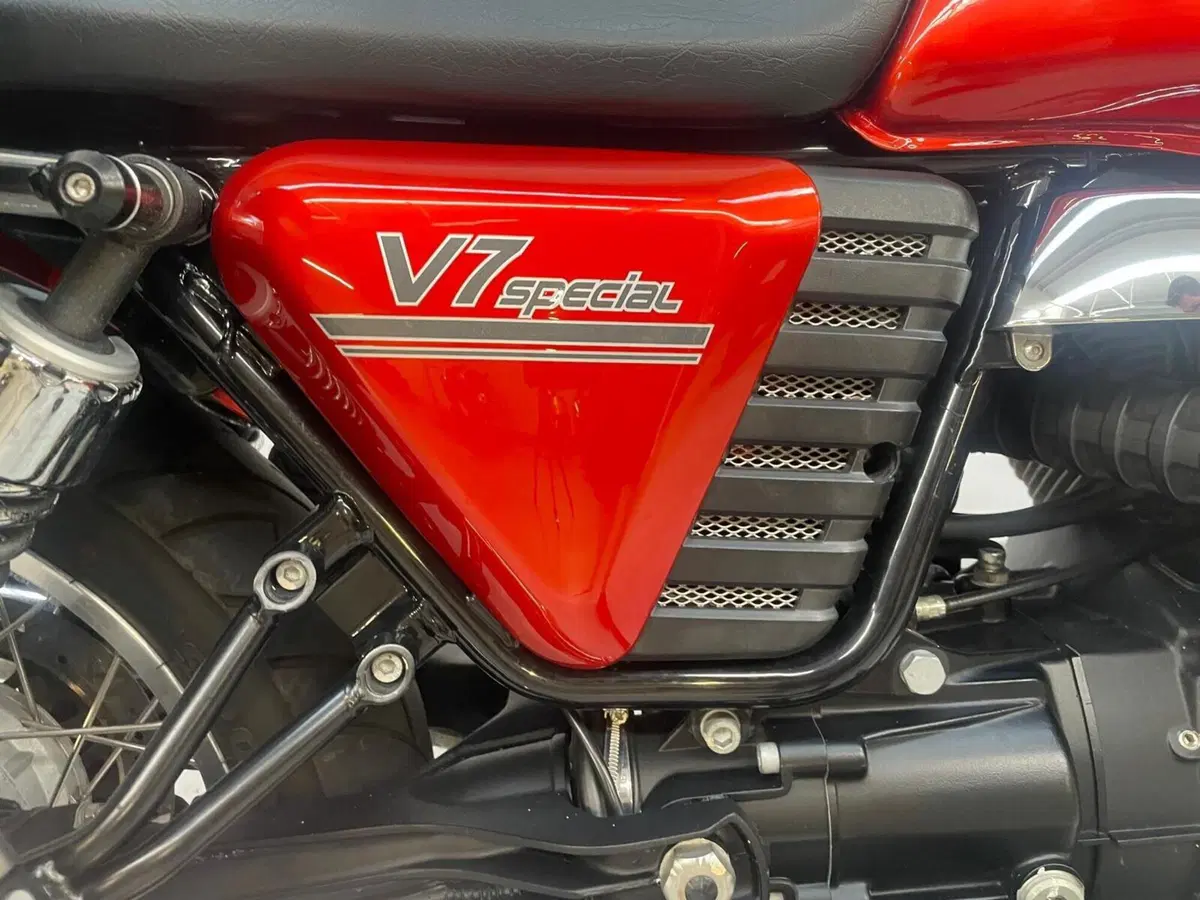 Moto Guzzi V7 Classic (2008 - 12) (16)