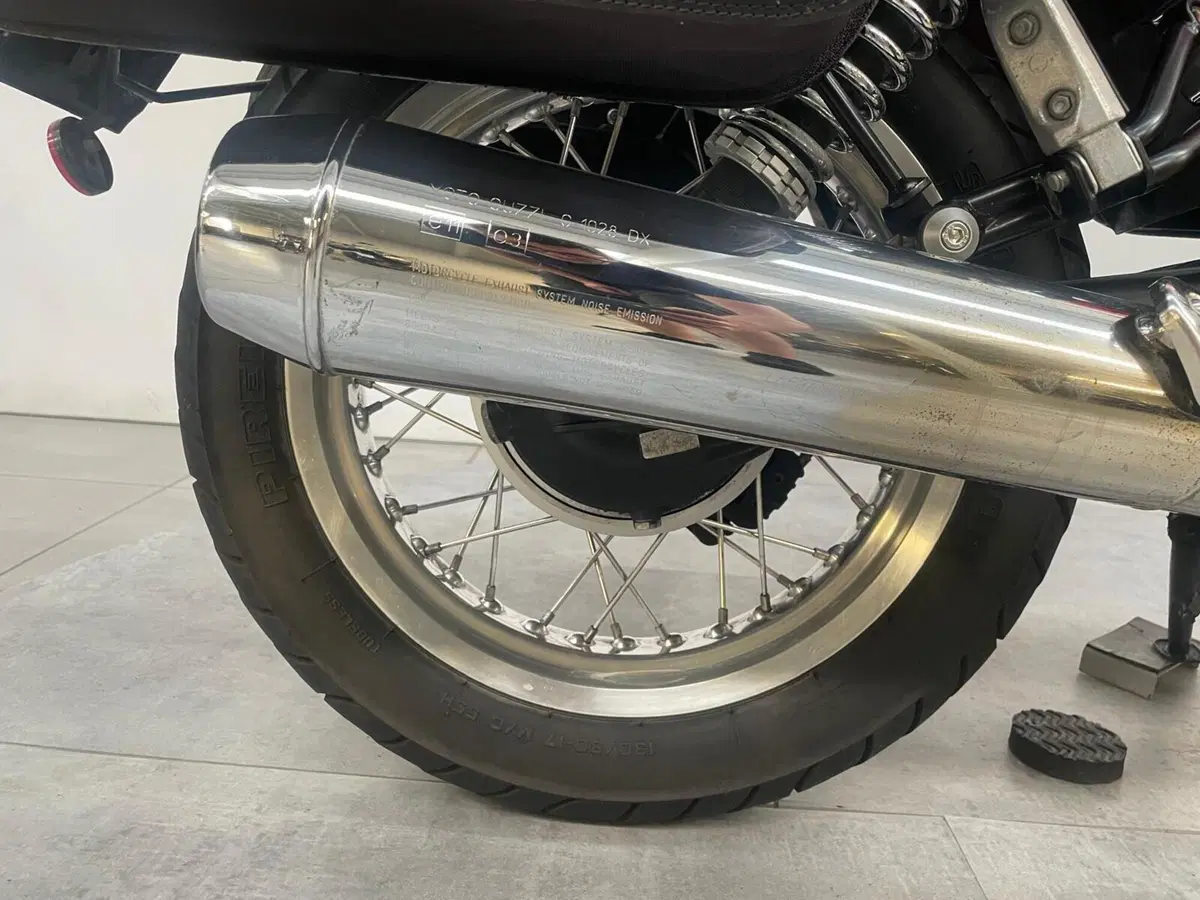 Moto Guzzi V7 Classic (2008 - 12) (17)