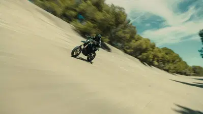 La Stark Varg SM Sköll gira su pista ovale più velocemente dell'Audi R8 di Sainz!