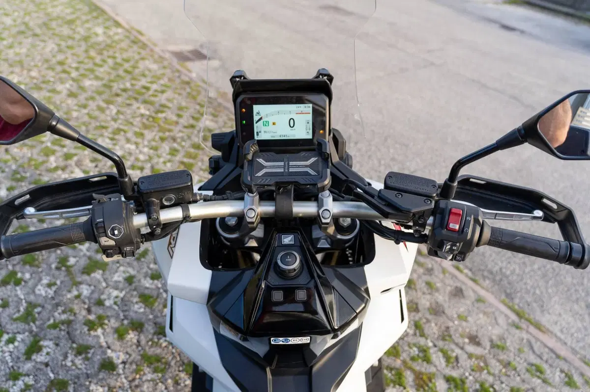Honda X-ADV 750 Travel (2025 - 26) (8)