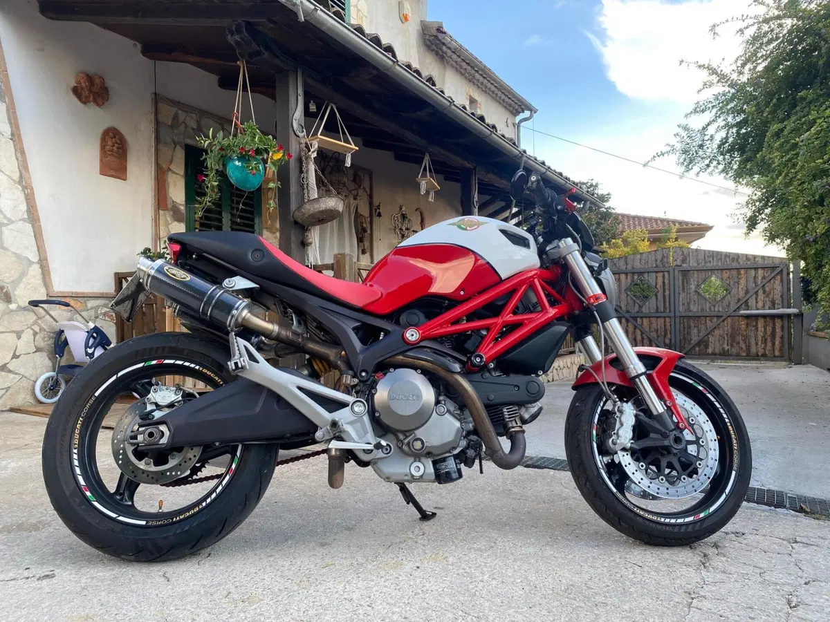 Ducati Monster 696 Plus (2007 - 14) (2)