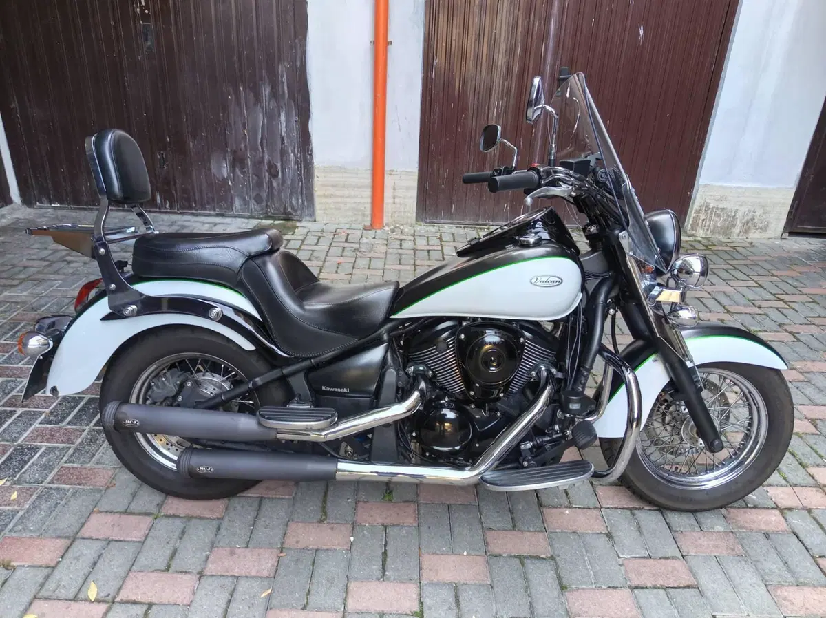Kawasaki Vulcan VN 900 Classic SE (2011 - 16) (2)