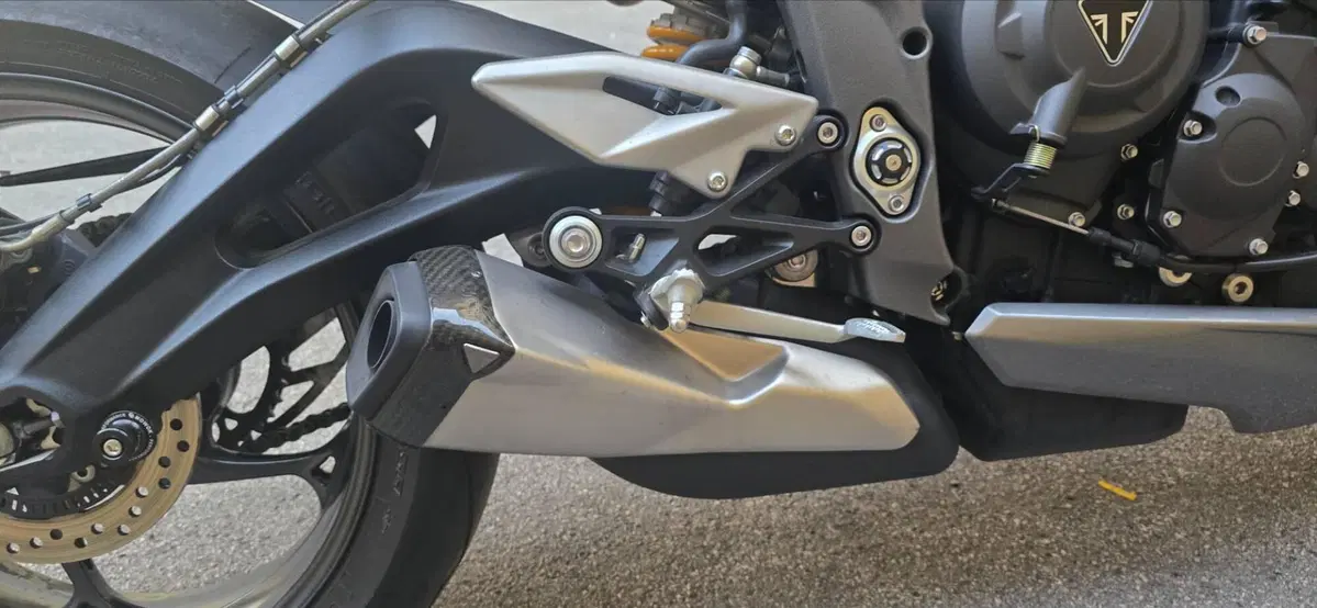 Triumph Street Triple RS (2020 - 22) (2)