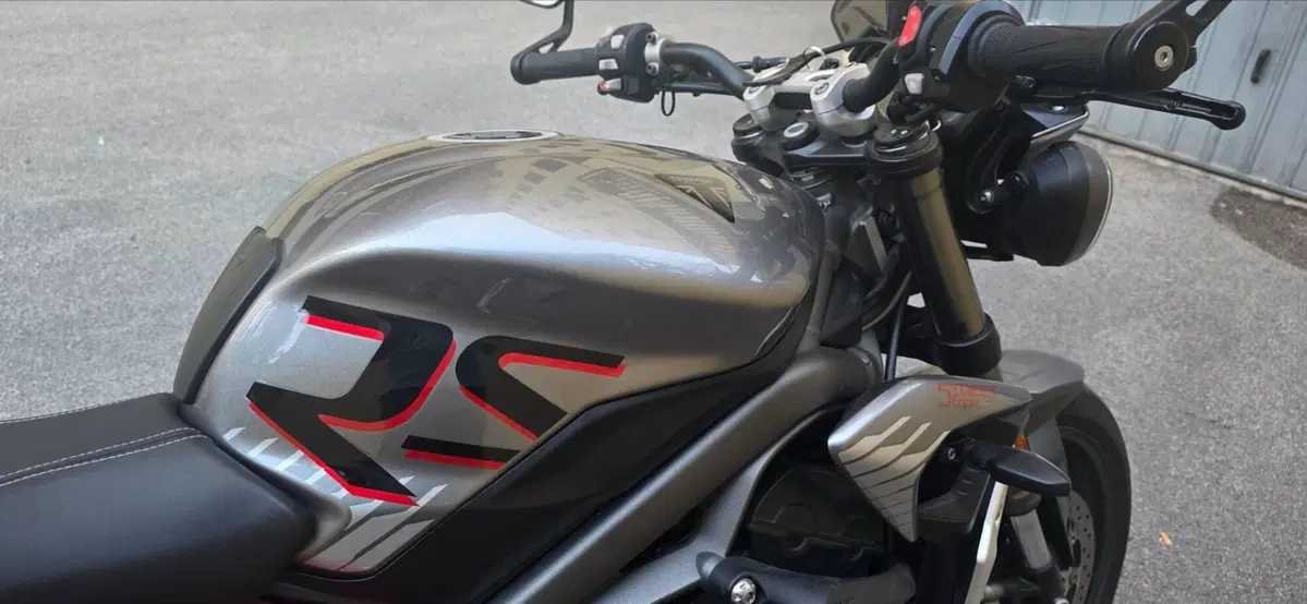 Triumph Street Triple RS (2020 - 22) (8)