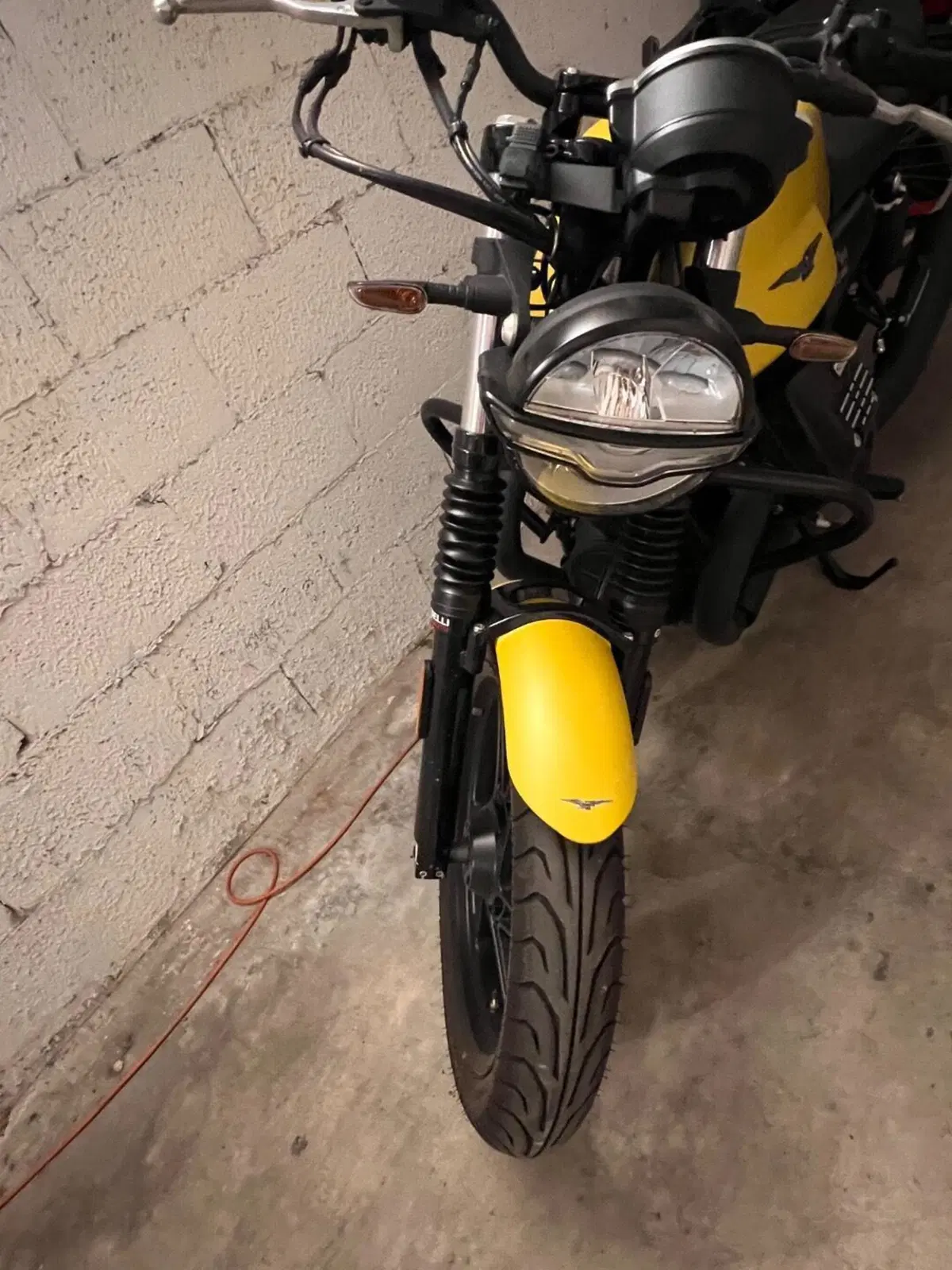Moto Guzzi V7 Stone (2021 - 24) (2)