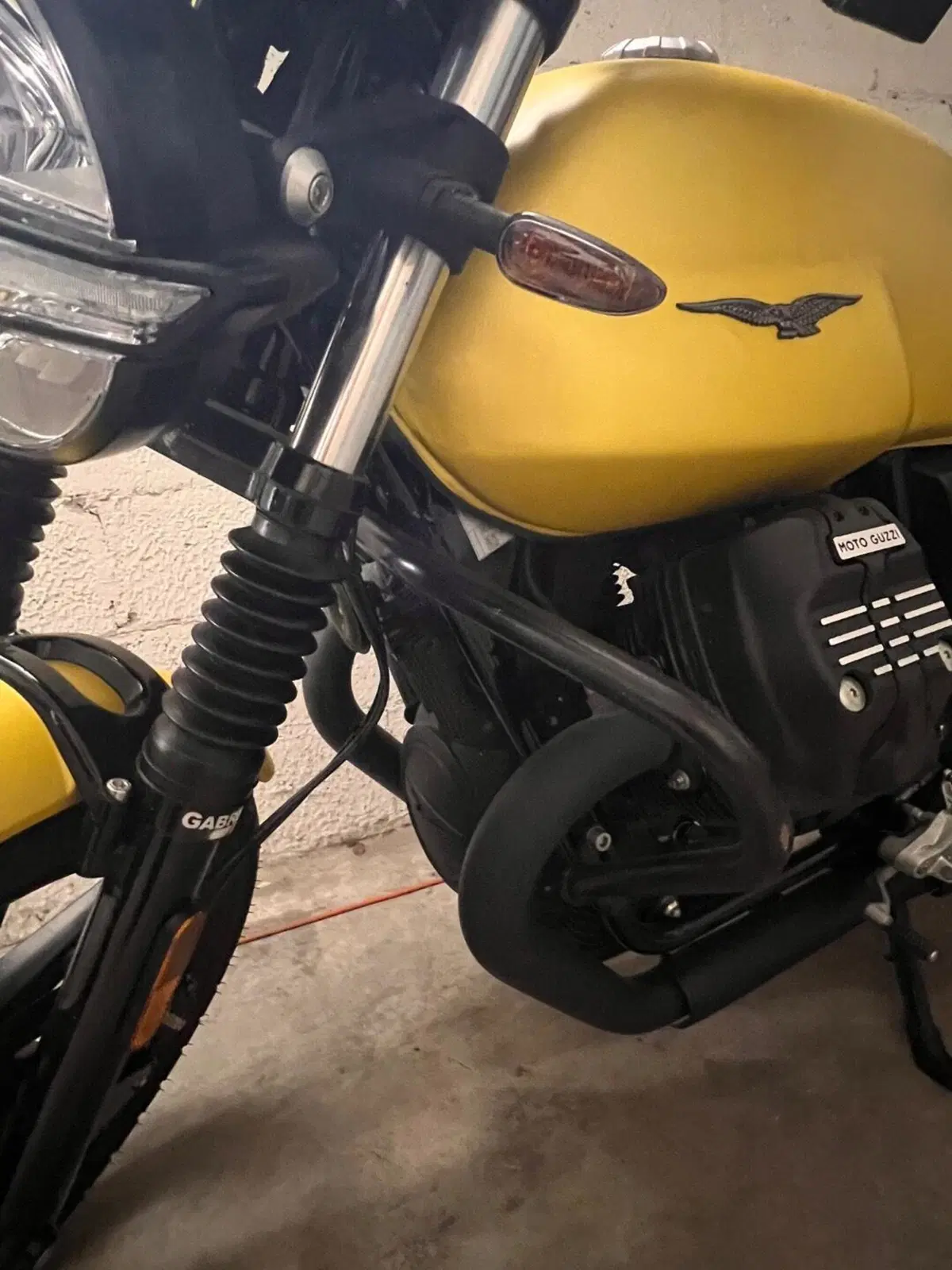 Moto Guzzi V7 Stone (2021 - 24) (5)