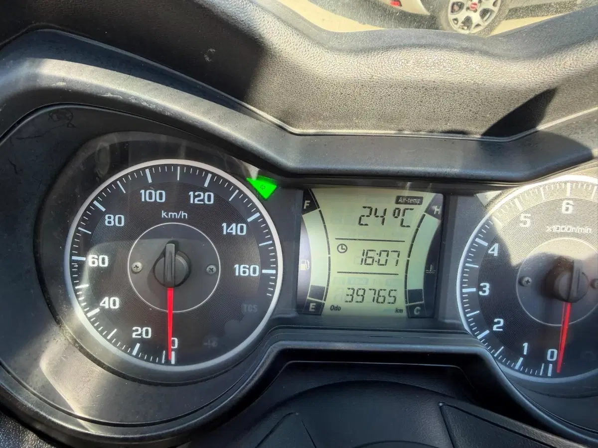 Yamaha X-Max 300 ABS (2017 - 20) (6)