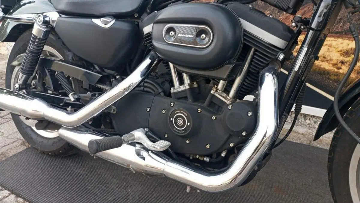 Harley-Davidson 883 R (2006 - 07) - XL 883R (2)