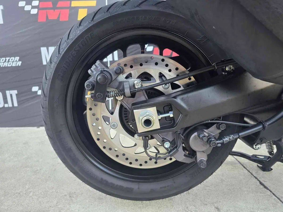 Yamaha T-Max 560 (2025 - 26) (21)