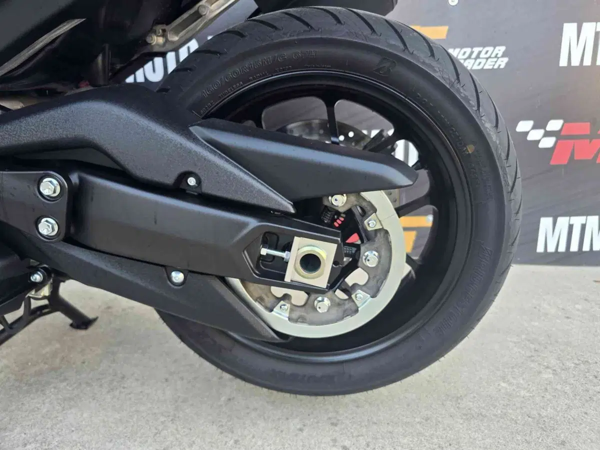 Yamaha T-Max 560 (2025 - 26) (22)