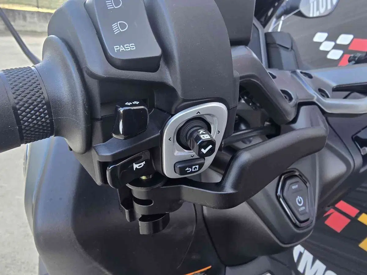 Yamaha T-Max 560 (2025 - 26) (15)