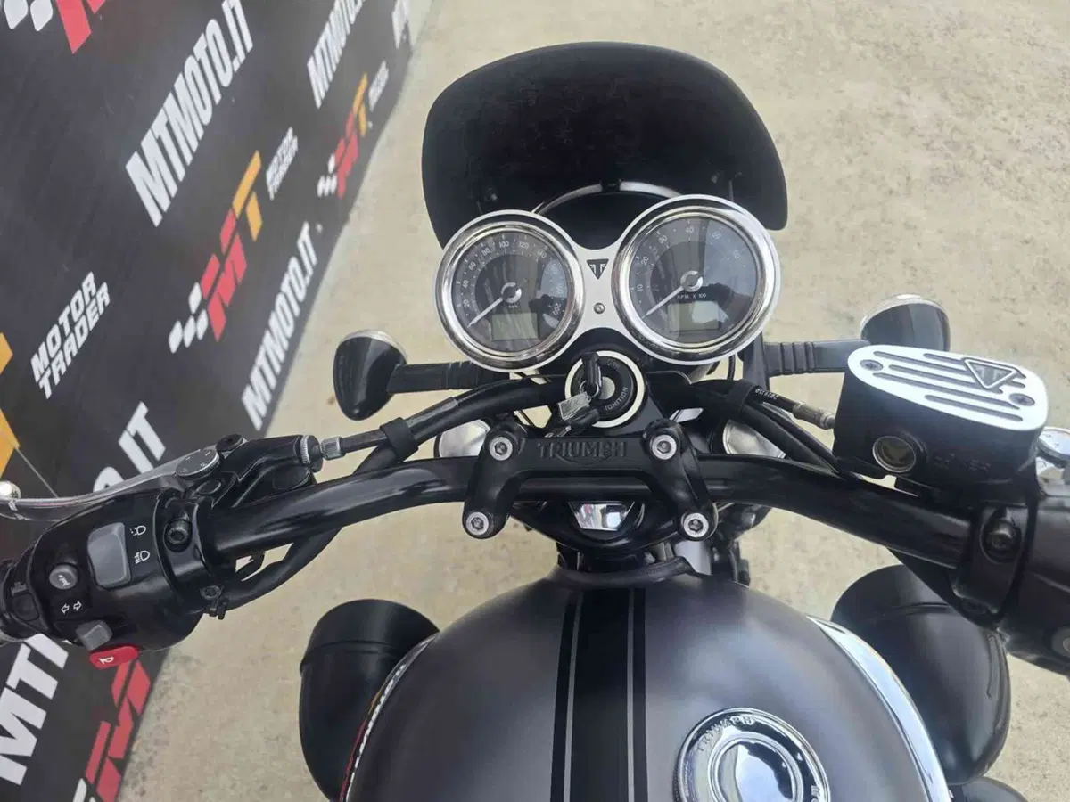 Triumph Bonneville T120 Black (2017 - 20) (17)