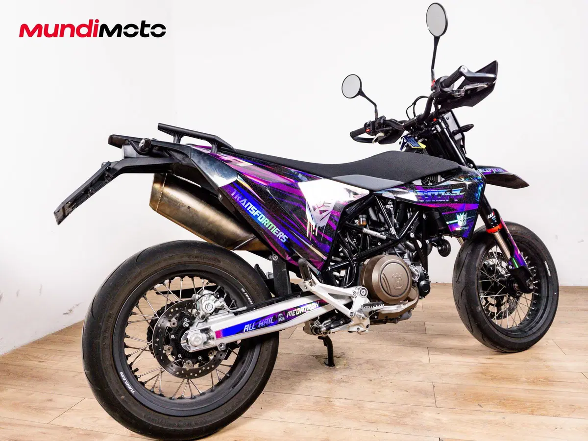 Husqvarna 701 Supermoto (2016) (3)