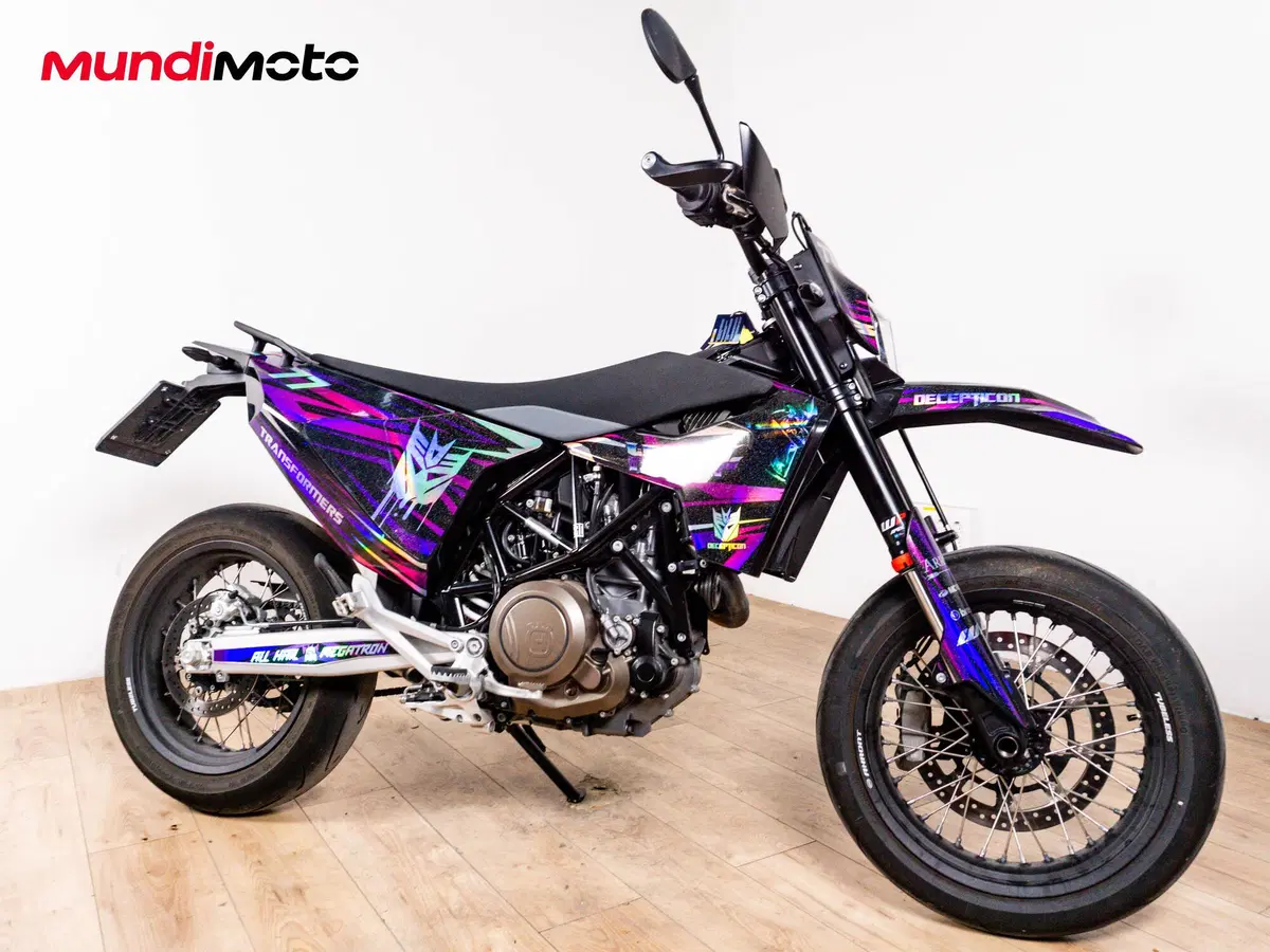 Husqvarna 701 Supermoto (2016) (2)