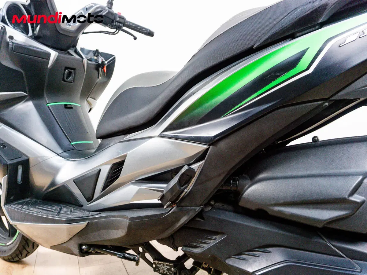 Kawasaki J 300 ABS (2014 - 16) (10)