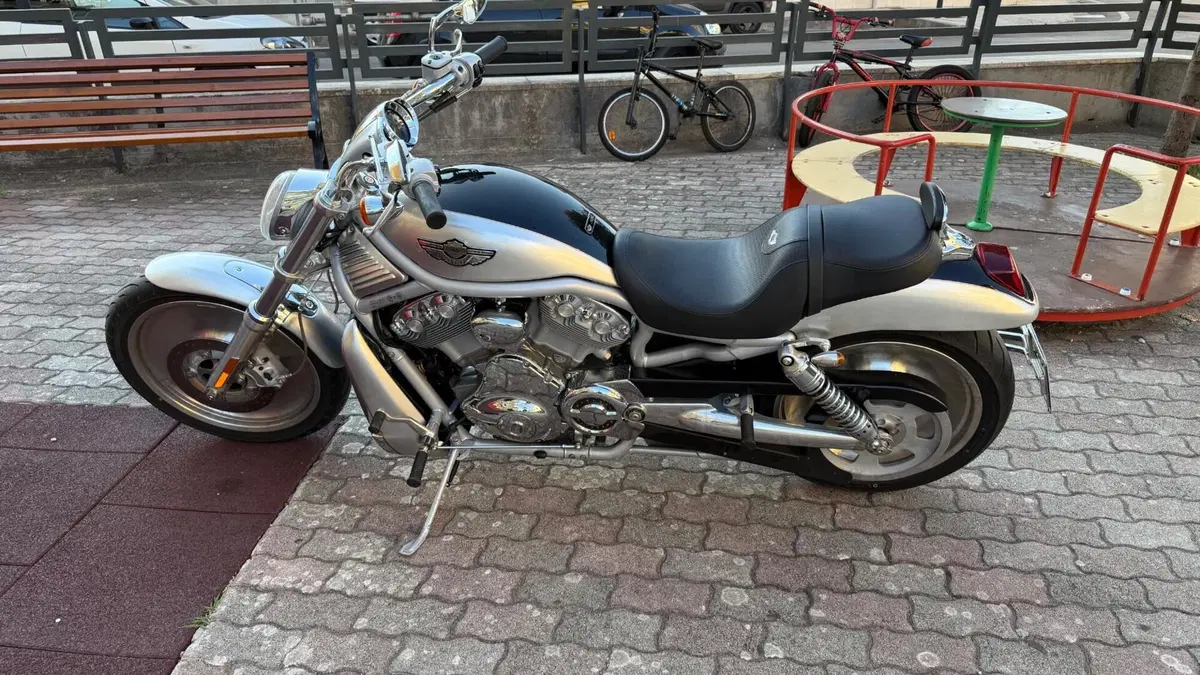 Harley-Davidson 1130 V-Rod (2002 - 05) - VRSCA (2)