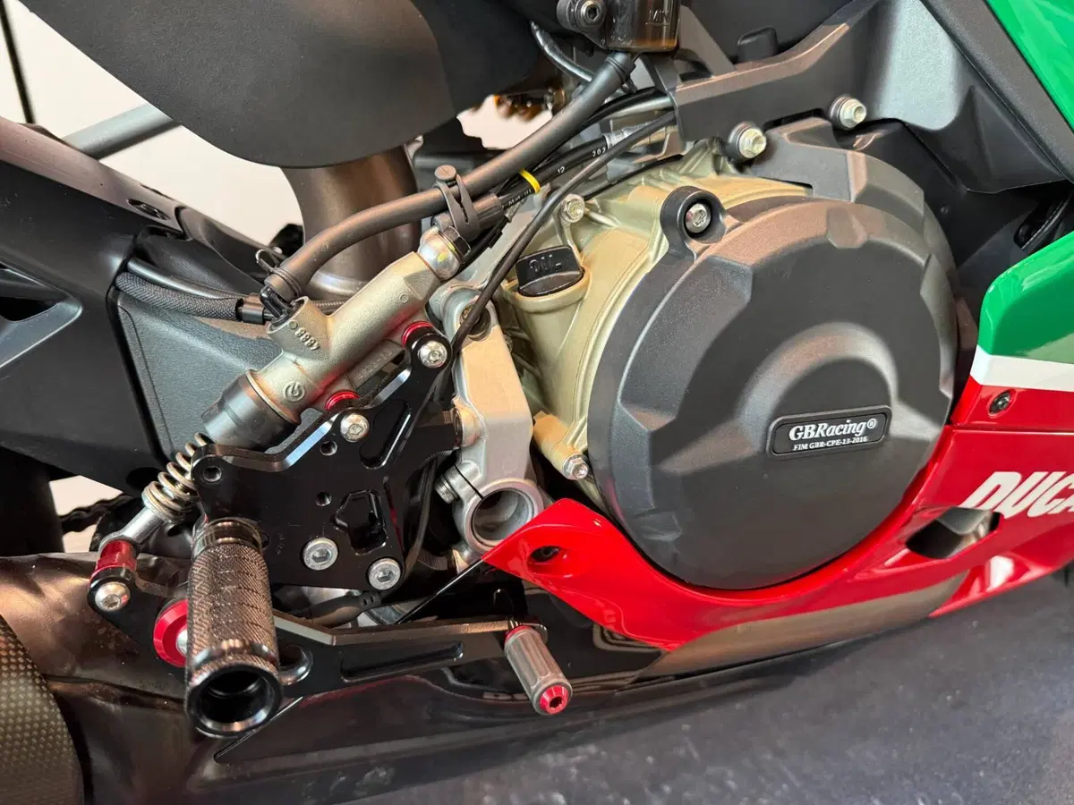 Ducati Panigale V2 Bayliss 1st Championship 20th Anniversary (2021 - 24) (7)