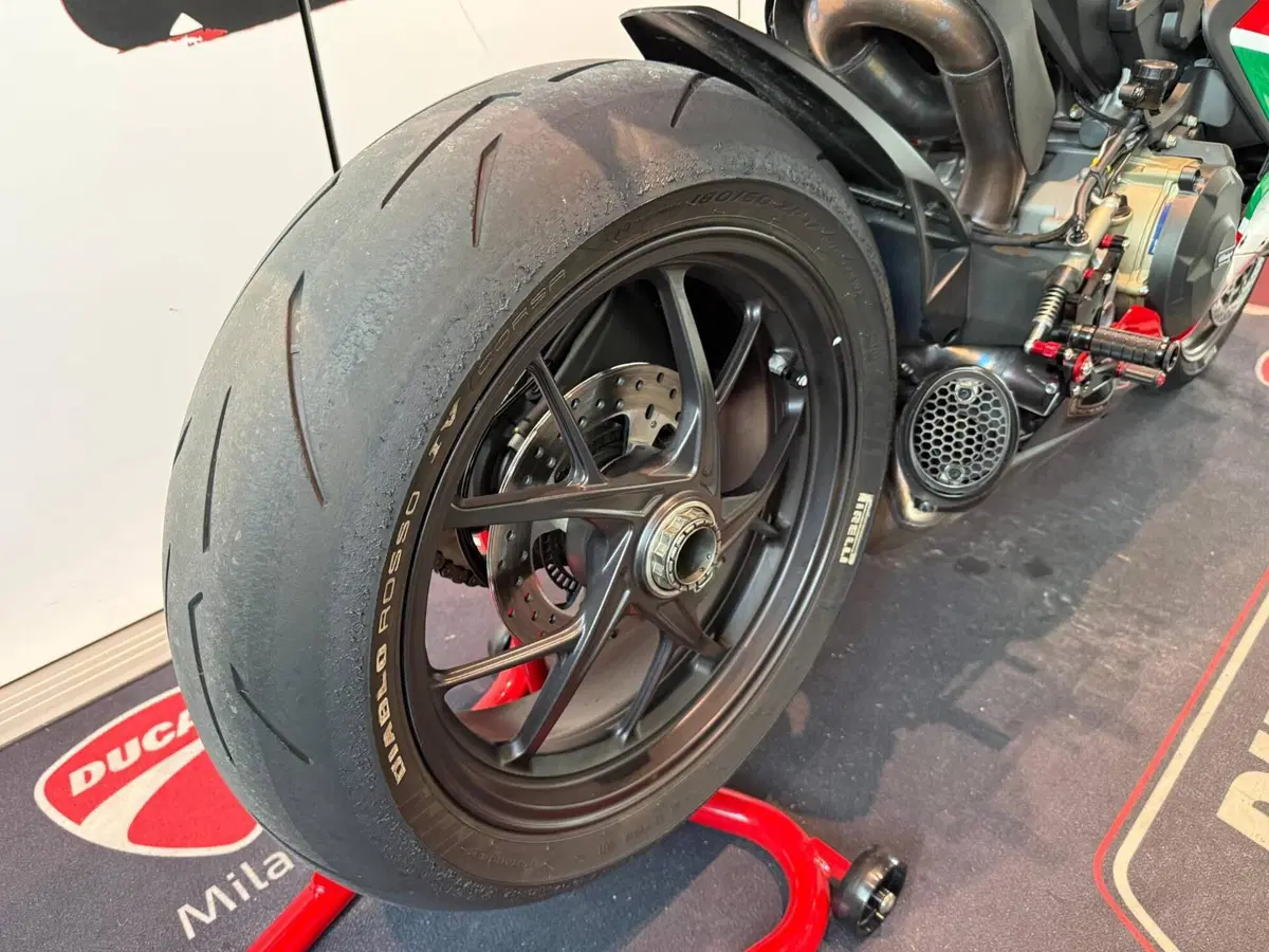 Ducati Panigale V2 Bayliss 1st Championship 20th Anniversary (2021 - 24) (8)