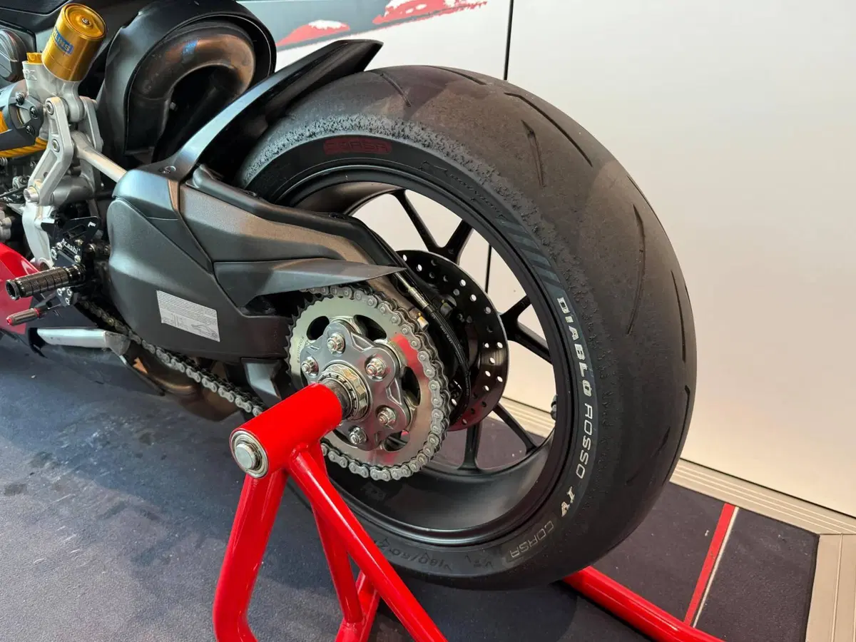 Ducati Panigale V2 Bayliss 1st Championship 20th Anniversary (2021 - 24) (12)