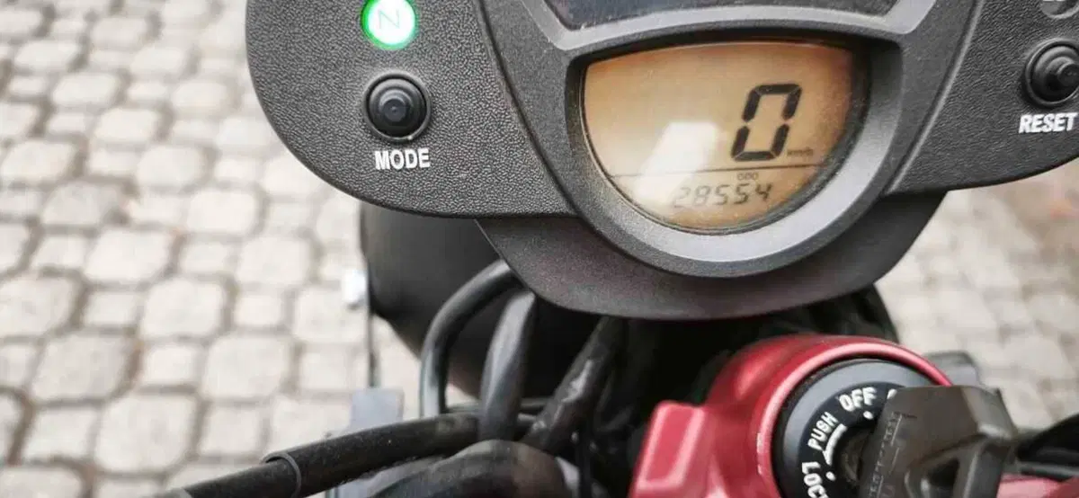 Kawasaki ER-6N (2005 - 08) (4)